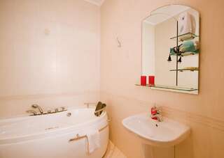 Отель Гостиница Екатерина Одесса Семейный номер с балконом-4